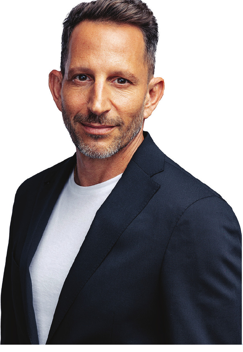 דניאל חסון — מעצב הפנים של הפרויקט